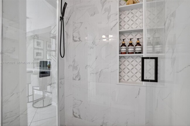 Building Photo - 252 SW 23rd St