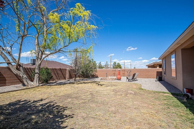 Building Photo - Beautiful 4 Bedroom/2 Bath Home