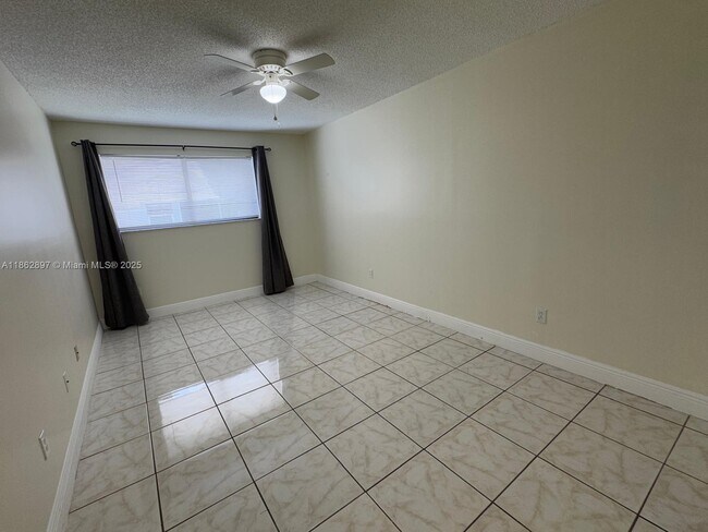 Building Photo - 9707 Hammocks Blvd