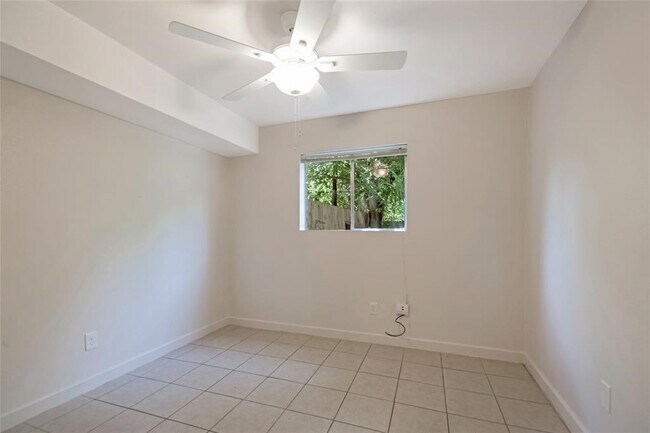 Building Photo - 9221 Vogue Ln