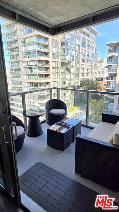 Building Photo - 1155 S Grand Ave