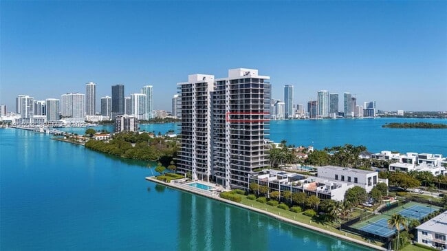 Building Photo - 1000 Venetian Way