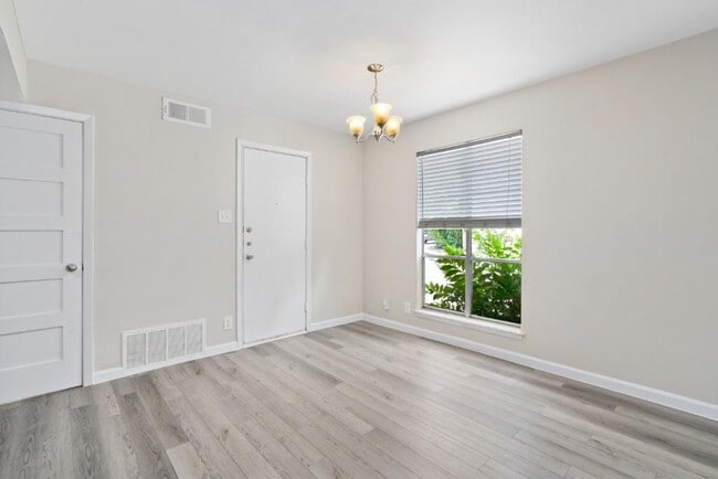 Building Photo - 1813 Woodland Ave