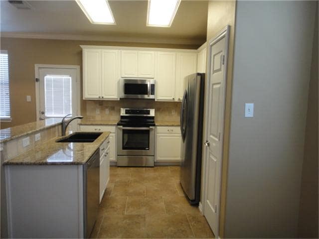 Building Photo - 25254 Finchgrove Ln