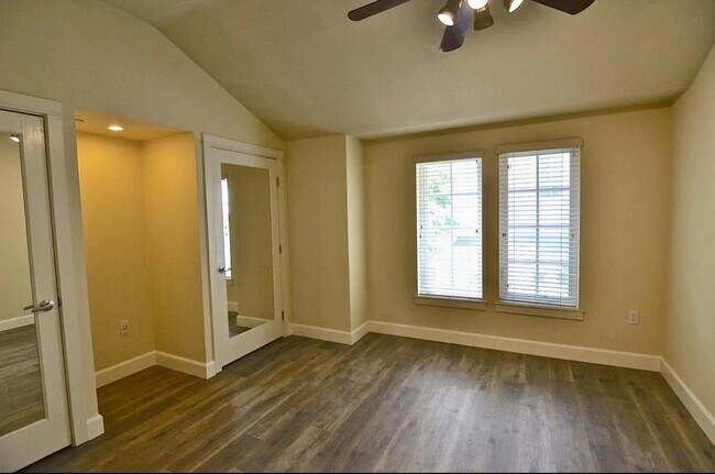 Building Photo - 201 Cahill Park Dr