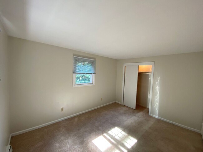 Building Photo - Andover, CT- One bedroom one bath apt in a...