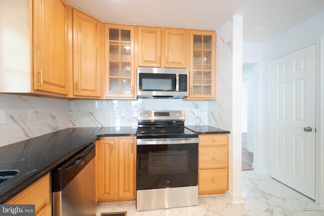 Building Photo - 3244 Titanic Dr