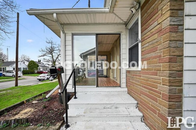 Building Photo - 4120 Parrakeet Ave