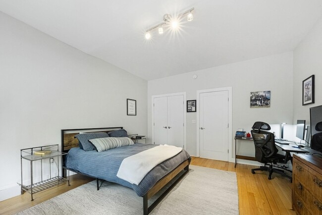 Building Photo - 1017 Park Ave