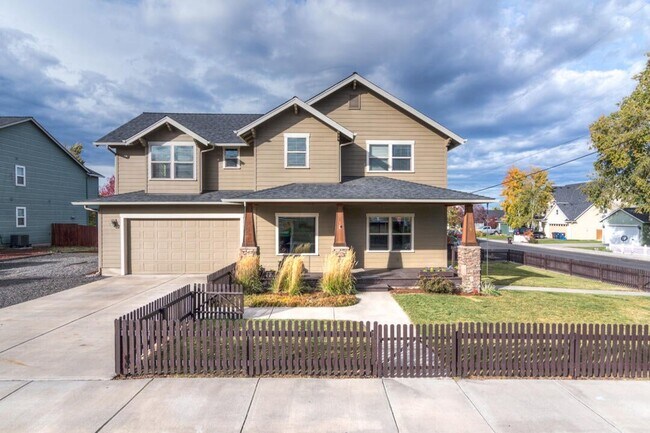 Building Photo - 4 Bed 2.5 Bath - NW Redmond