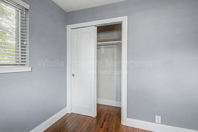 Building Photo - 5565 E Bails Dr