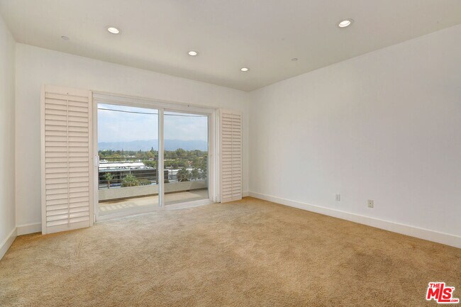 Building Photo - 11851 Laurelwood Dr