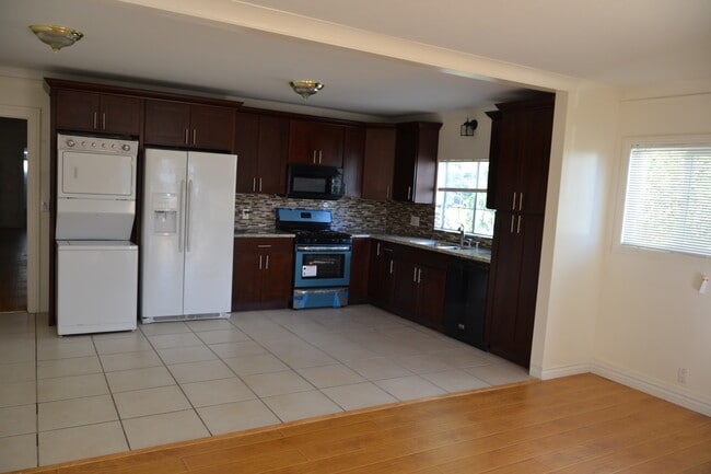 Building Photo - 4533 Saturn St