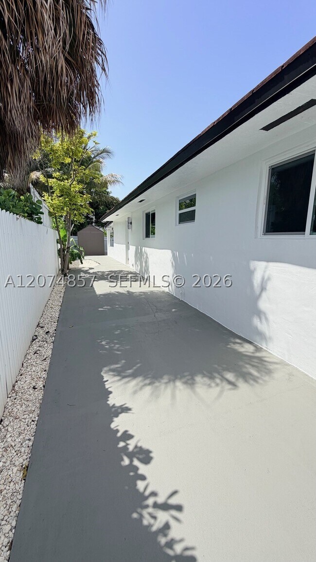 Building Photo - 3144 SW 23rd St