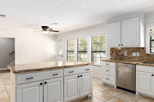 Building Photo - 309 Brookside Dr E