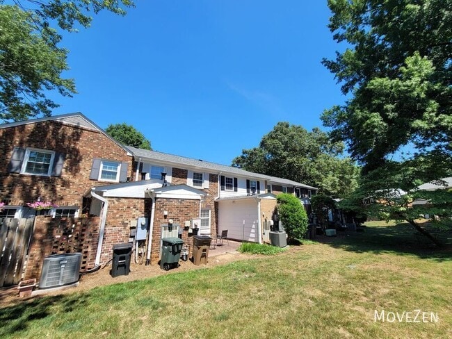 Building Photo - 3003 Overton Dr