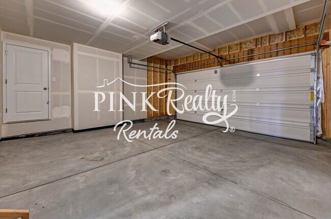 Building Photo - 6014 Yamhill Dr