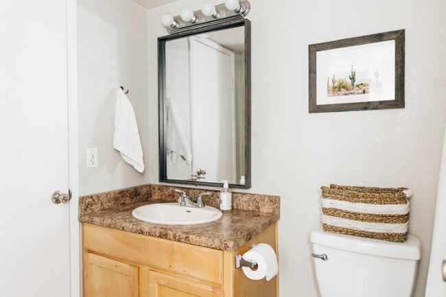 Building Photo - 2938 N 61st Pl