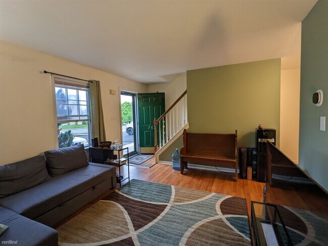 Building Photo - 3 br, 1.5 bath Townhome - 767 Knoll Drive