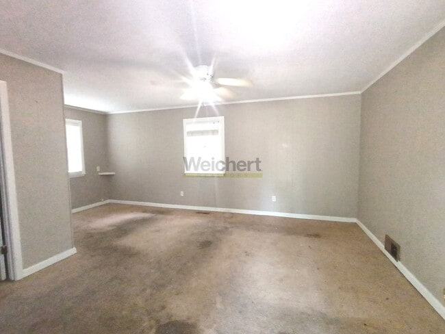 Building Photo - 4-Bed, 2-Bath house with huge backyard