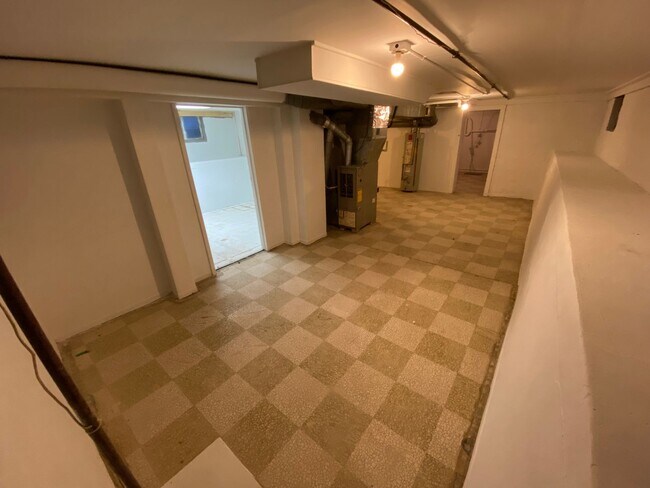 Building Photo - 2535 Avenue B