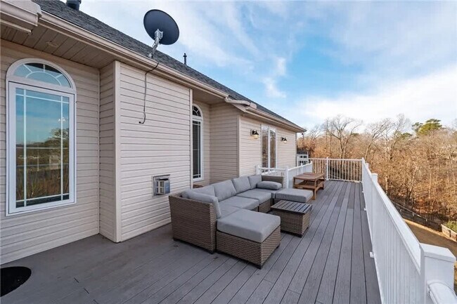 Building Photo - 38 Riviera Dr