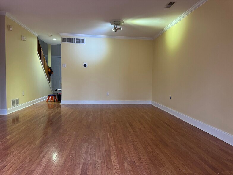 Building Photo - 700 Evergreen Ct