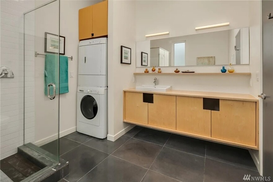 Master Bathroom / Laundry - 107 19th Ave