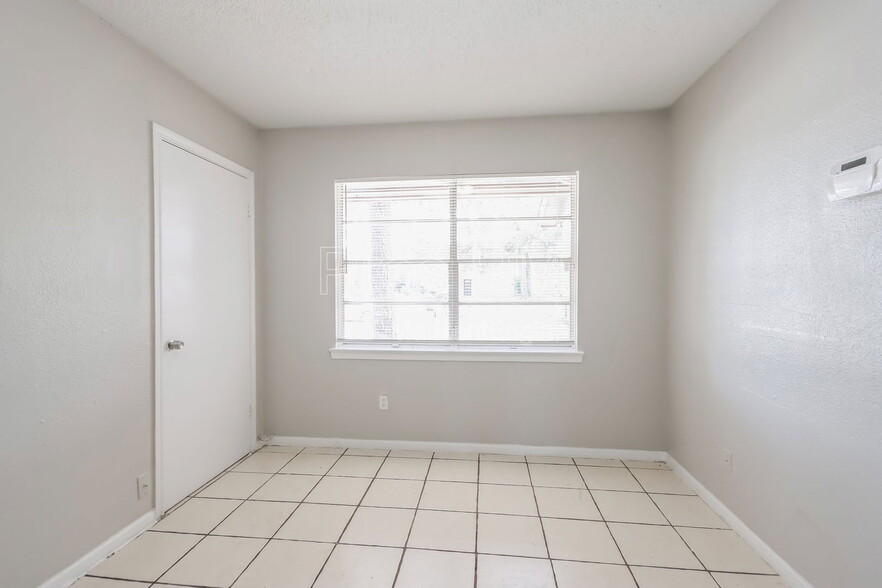 Building Photo - 11235 Lemond Dr