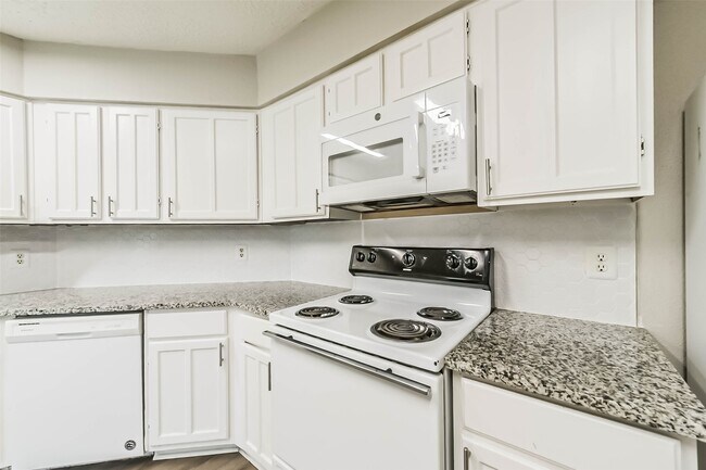 Building Photo - 2406 Pilgrims Bend Dr