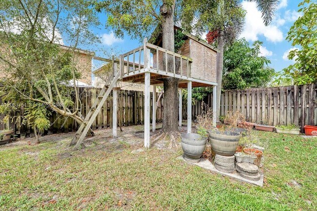 Building Photo - 1623 E Harmony Lake Cir