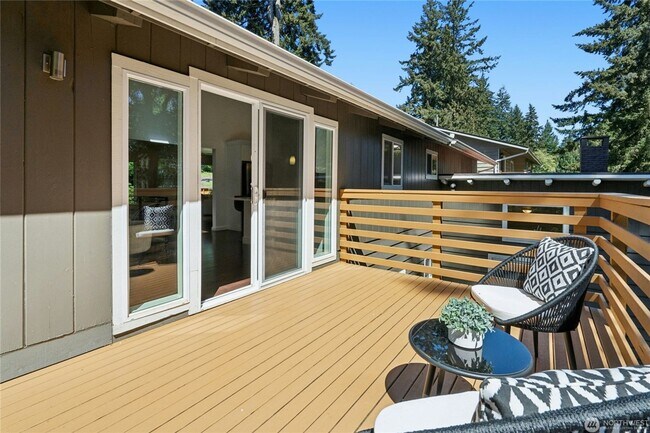 Building Photo - Spacious Richmond Highlands Retreat with Modern Updates & Flexible Living