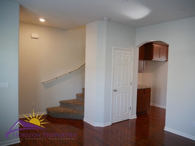 Building Photo - Modern Two-Story 4 Bed 2.5 Bath 1,807 sqft...