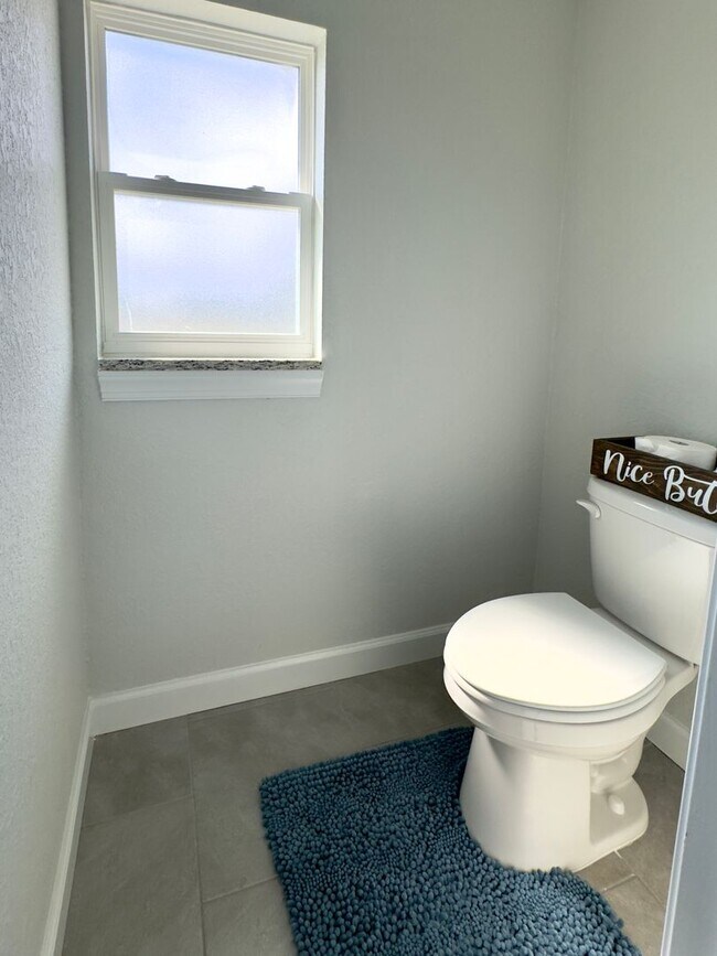 Building Photo - Beautiful 3BR/2BA/2 Car Garage Home!
