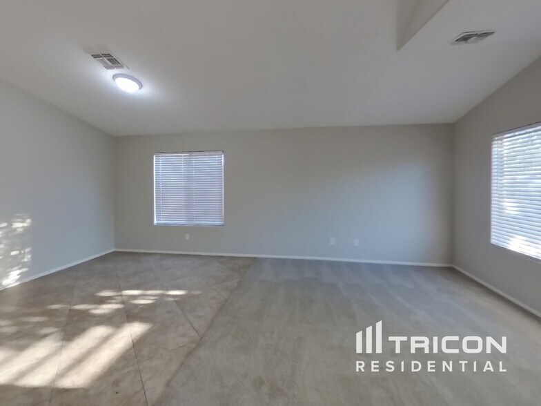 Building Photo - 2116 S 160th Ln