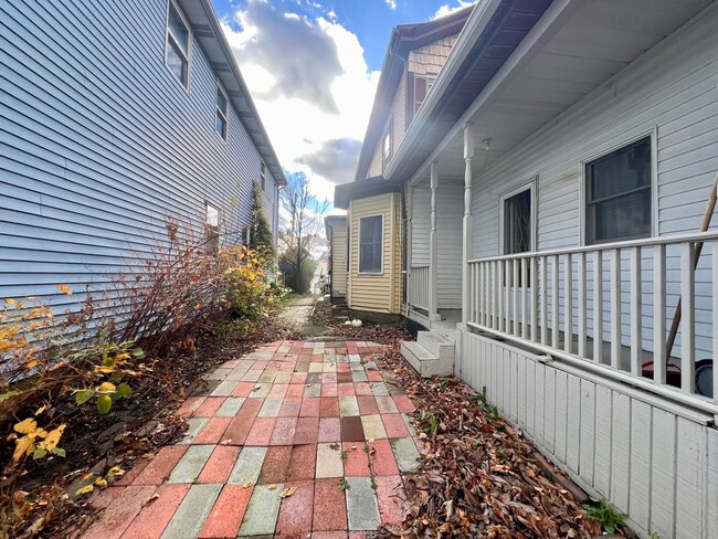 Building Photo - New Brighton - 2 Bedroom 1 Bathroom - Hous...