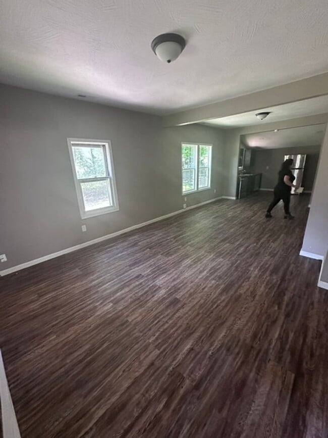 Building Photo - 3 Bed 1.5 Bath Home