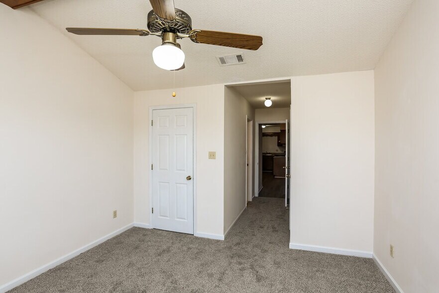 Building Photo - 7776 Hickory Meadow Rd