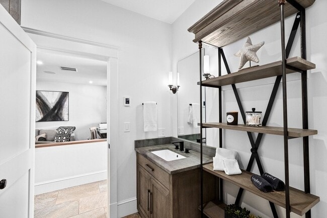 Building Photo - 67 Border St