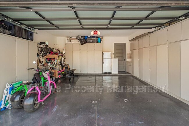 Building Photo - 4413 E Montecito Ave