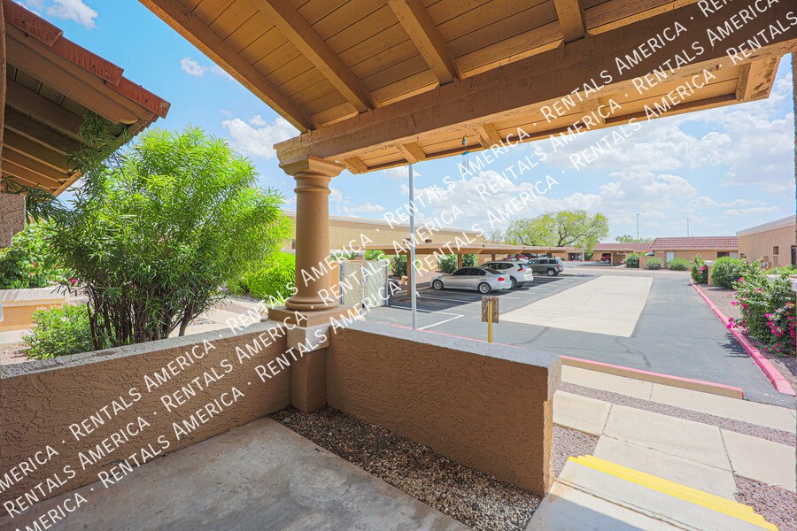 Building Photo - 317 W Hononegh Dr