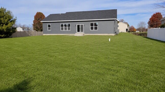 Building Photo - 405 Sugar Maple Ln
