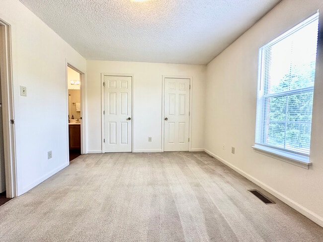 Building Photo - 801 Old Gray Station Rd