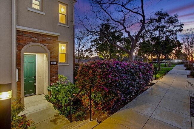 Building Photo - 2 Bedroom Townhome with Bonus Office in San Marcos