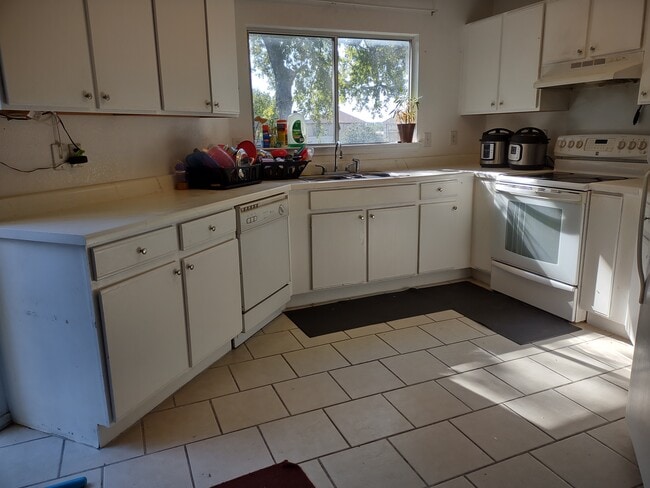 Building Photo - 19 Fannin Post