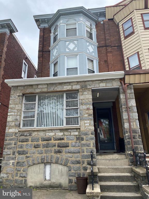 Building Photo - 5040 Walnut St