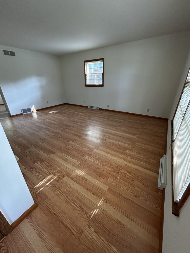 Building Photo - 11837 W Diane Dr