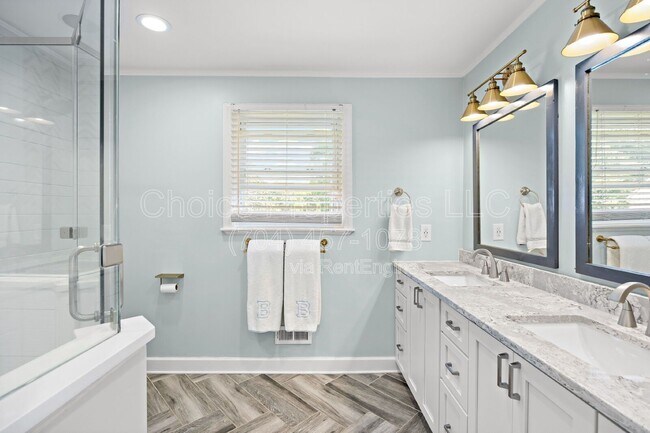 Building Photo - 832 Stanfield Dr