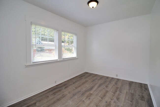 Building Photo - 2315 SE 66th Ave