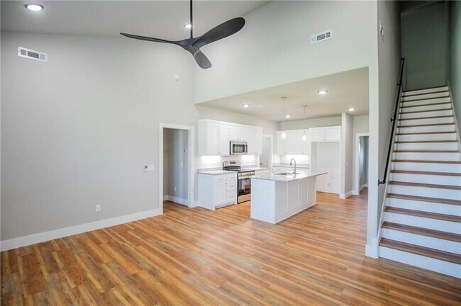 Building Photo - 907 Seaborn Way